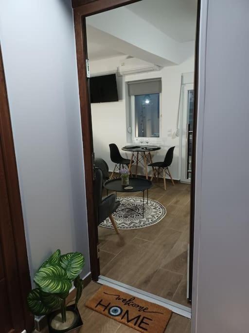 Petite Suite With Backyard. Mytilíni المظهر الخارجي الصورة